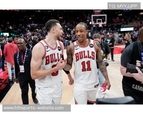 小萨德罗赞笑容满面拉文施罗德神情严肃国王新赛季定妆照震撼发布