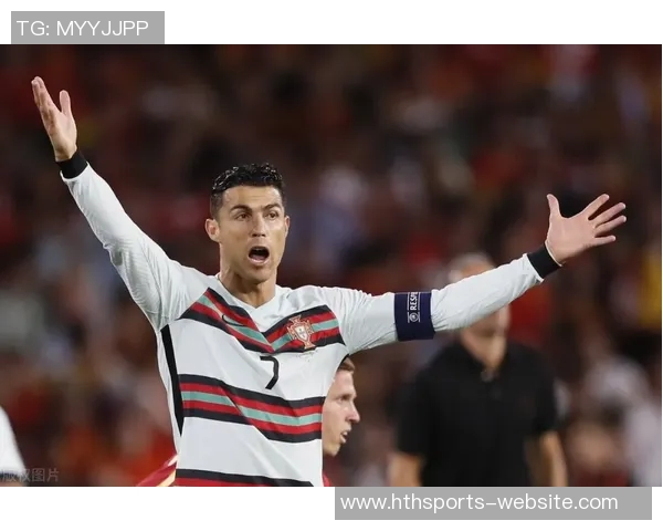 内托禁区内摔倒未获判罚C罗射门稍稍偏出引发争议