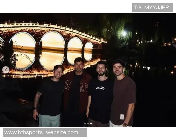 泰山队外援马德鲁加与泽卡共赏济南夜景尽显美丽风光