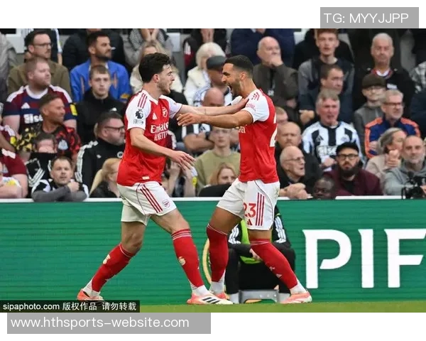 客胜三镇成功保级球迷热情迎接深圳新鹏城全队归来