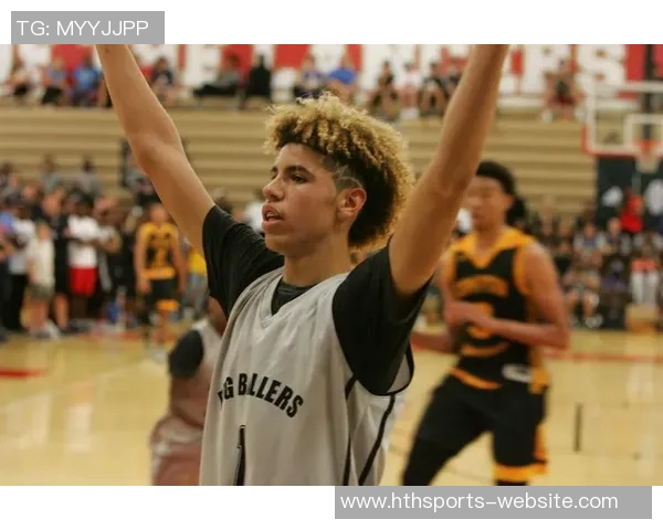 拉梅洛鲍尔半场表现平平10投5中贡献11分6助攻三分球命中率不佳