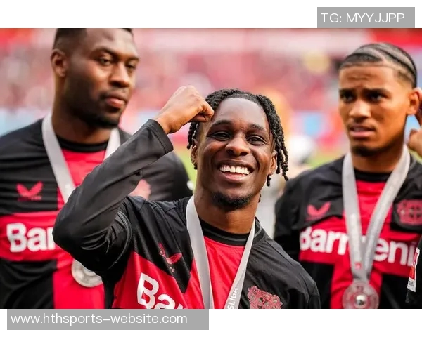 勒沃库森因旅途不顺延误数小时抵达曼彻斯特备战比赛