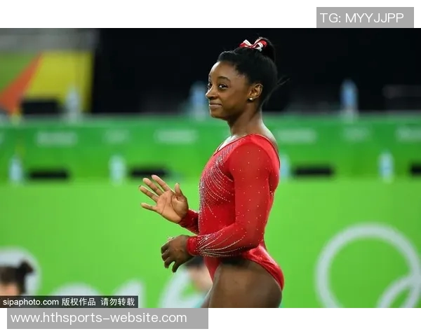 浓眉调侃三状元比一手势称自己拥有大学冠军荣耀